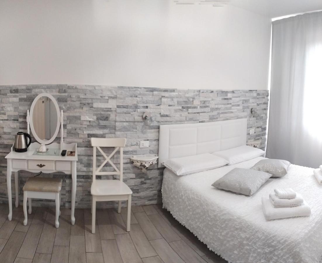 ピエーヴェ・エマヌエーレ Domus Florio - Humanitas Rozzano Bed & Breakfast エクステリア 写真